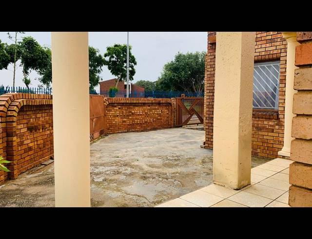 3 BEDROOM HOUSE FOR SALE IN PROTEA NORTH